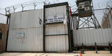 تقرير فلسطيني: 1200 معتقل من غزة يواجهون جرائم تعذيب بإسرائيل