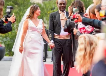 زفاف أميرة النرويج من معلمها الروحى بحضور الملك وأفراد العائلة.. صور