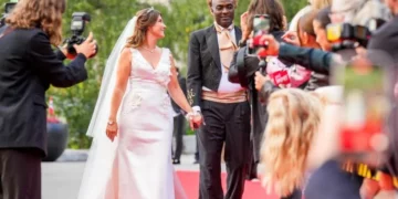 زفاف أميرة النرويج من معلمها الروحى بحضور الملك وأفراد العائلة.. صور