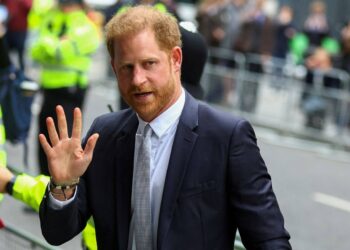 الأمير هاري يبحث عن طريقة للعودة إلى العائلة الملكية مجدداً