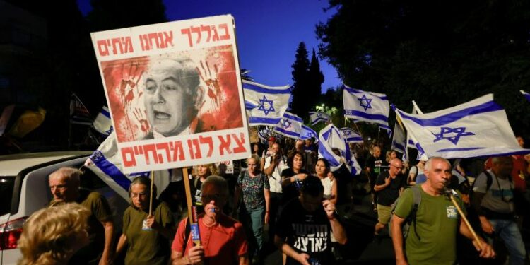 إحباط وتشاؤم إسرائيلي من التوصل لإتفاق لتبادل الأسرى مع حركة “حماس” وتحرك أمريكي سري لإنجاز صفقة منفردة