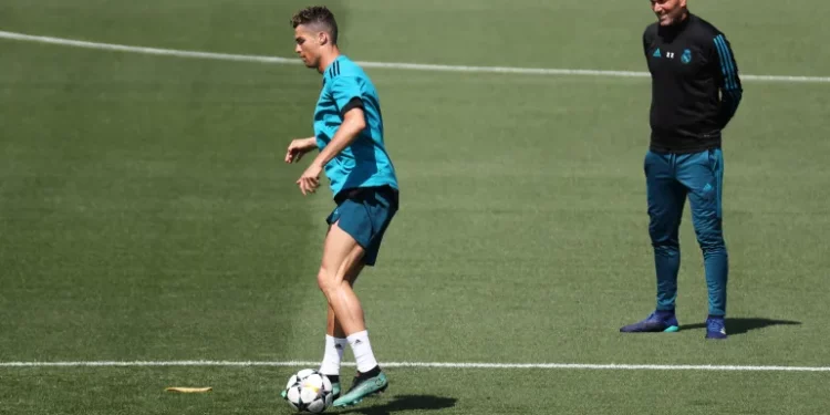 رونالدو يريده.. النصر السعودي يفكر في التعاقد مع زين الدين زيدان