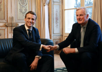 ماكرون يكلف ميشال بارنييه بتشكيل الحكومة