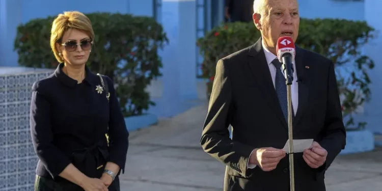 ظهور “عائلة الرئيس” يثير جدلا واسعا خلال الحملة الانتخابية بتونس