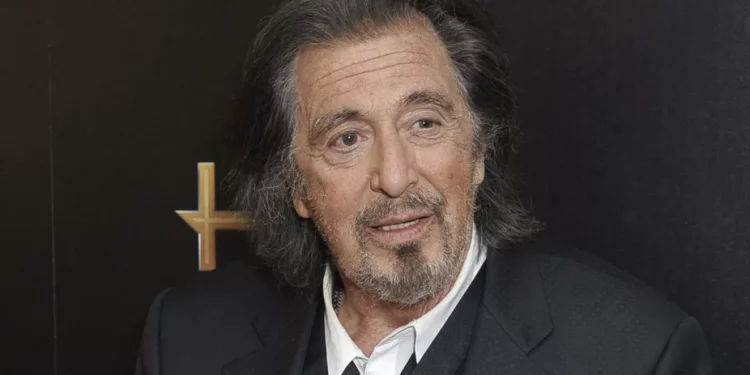 آل باتشينو يعتبر كونه أباً جديدًا بعمر الـ 84 عامًا “معجزة صغيرة”