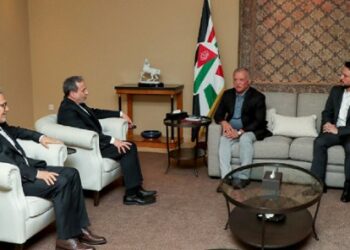 خلال استقباله بعمان وزير خارجية إيران.. العاهل الأردني يحذر من تأثير استمرار “القتل” الإسرائيلي على توسعة الصراع بالمنطقة.. ويدعو الى وقف الحرب الإسرائيلية على غزة ولبنان