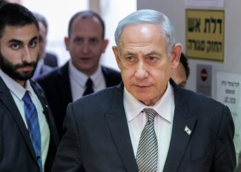 معاريف: نتنياهو يريد استمرار الحرب لتجنب المحاكمة في ديسمبر