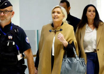 زعيمة اليمين المتطرف الفرنسي تدفع ببراءتها في قضية اختلاس أموال أوروبية