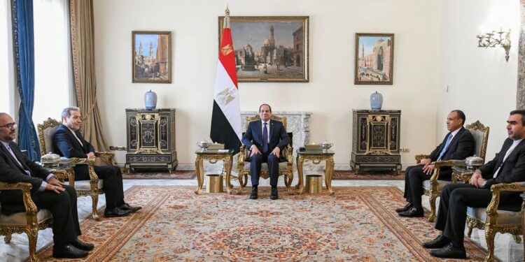 السيسي وعراقجي: يجب وقف التصعيد بالمنطقة وعدم الانزلاق لحرب شاملة واستمرار الجهود لوقف إطلاق النار في غزة ولبنان