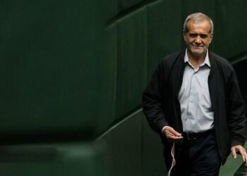 الرئيس الإيراني يُشيد بـ”الرد الحاسم” على العدوان الإسرائيلي و“تل أبيب” تتوعد بالرد