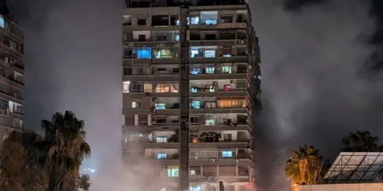 18 قتيلا ومصابا بقصف إسرائيلي على مبنى سكني بدمشق