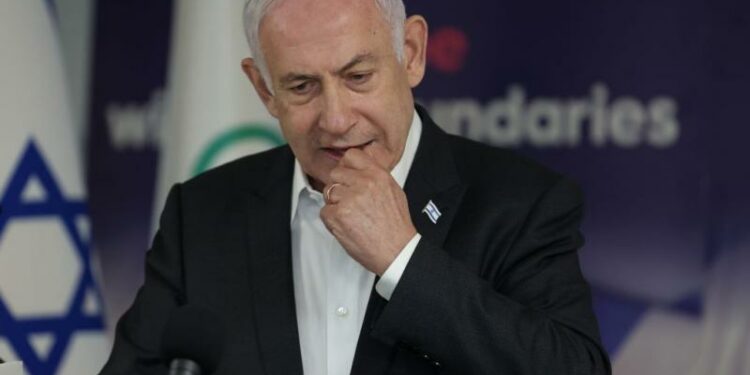 نتنياهو يتهم “أذرع إيران” بمحاولة اغتياله إثر هجوم بمُسيرة على منزله ويتوعد بمواصلة الحرب.. ووزير خارجيته يقول إن”محاولة الاغتيال” تظهر الوجه الحقيقي لمحور الشر