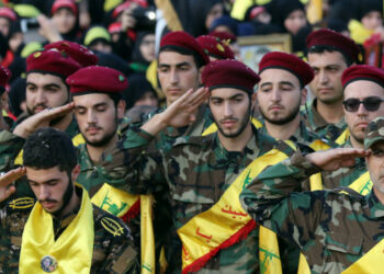 حزب الله يؤكد أن الجيش الإسرائيلي لم يسيطر بالكامل على أي قرية في جنوب لبنان منذ بدء عمليات توغله البرية.. وإسرائيل تتبع “سياسة الأرض المحروقة”