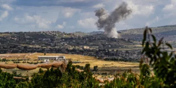 حزب الله يهاجم الجليل وحيفا وغارات إسرائيلية جنوب وشرق لبنان