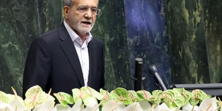 بزشكيان يتوعد إسرائيل برد حاسم إذا هاجمت إيران