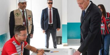الرئيس التونسي يحتفل بتجديد ولايته قبل صدور النتائج الرسمية من الهيئة العليا للانتخابات في ظل مسار انتخابي غير شرعي