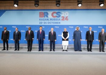 رئيس دولة الإمارات يحضر أعمال قمة “بريكس” التي افتتحها الرئيس الروسي