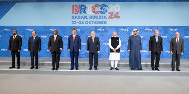 رئيس دولة الإمارات يحضر أعمال قمة “بريكس” التي افتتحها الرئيس الروسي