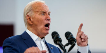 بايدن يأمر الجيش بمساعدة إسرائيل في صد الهجمات الصاروخية التي نفذتها إيران بأكثر من 400 صاروخ