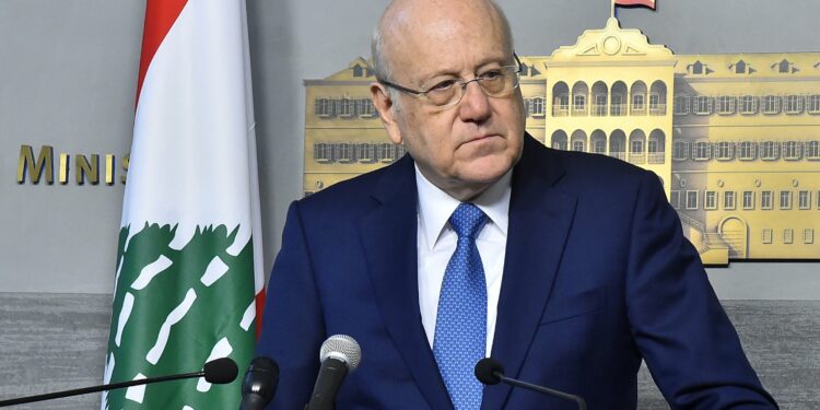 ميقاتي: الجيش يستعد لتعزيز حضوره جنوبي لبنان في وقت تستمر المعارك بين “حزب الله” والجيش الإسرائيلي