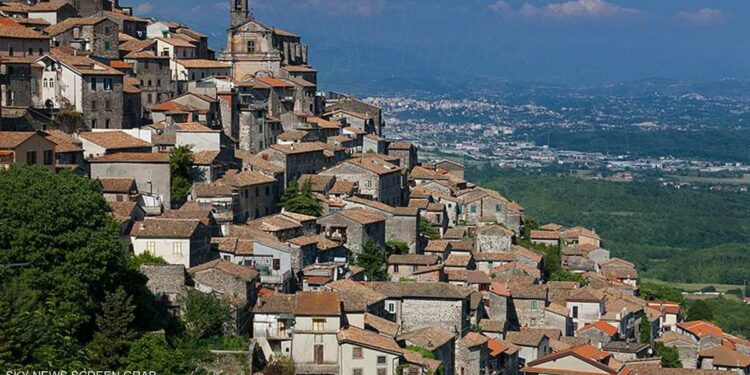 مقابل دولار واحد.. منازل إيطالية للمنزعجين من فوز ترامب !!!