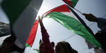 الحكومة الإسرائيلية تروج لمشروع قانون يمنع رفع علم فلسطين بالجامعات