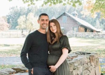 جينيفر غيتس وزوجها نايل نصار يستقبلان مولودتهما الثانية