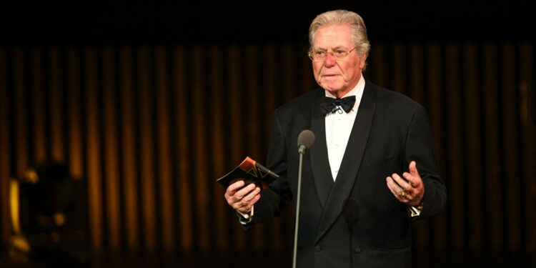 حسين فهمي: سعيد بتكريمي من جولدن جلوب وحصولي على جائزة عمر الشريف