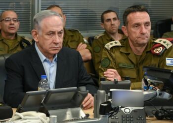 نتنياهو يتوعد برد “حازم” على حزب الله وبمنعه من التسلح مجددا خلال زيارته الحدود الشمالية مع لبنان