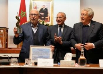 وزير الثقافة المغربي الأسبق محمد الأشعري يٌطلق صرخة دفاع عن اللغة العربية خلال تكريمه في موسم أصيلة الثقافي الدولي