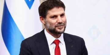 سموتريتش يرفض وقف حرب لبنان ويطالب بإعادة احتلال قطاع غزة وتقليص عدد الفلسطينيين فيه إلى النصف خلال عامين