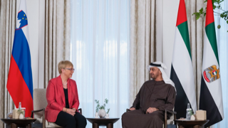 رئيس دولة الإمارات ورئيسة دولة سلوفينيا يبحثان علاقات التعاون بين البلدين