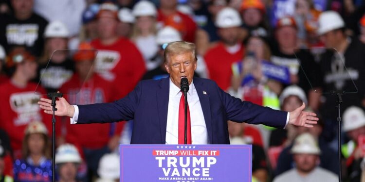 أسهم وول ستريت تبلغ مستويات قياسية والدولار يرتفع مع فوز ترامب