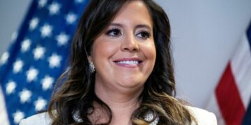 عرفت إليز ستيفانيك بتأييدها القوي لإسرائيل.. من منتقدة لقرارات ترامب إلى داعمة رئيسية في حملته