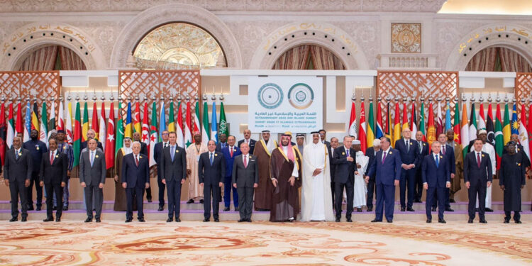 قمة السعودية.. قادة الدول العربية والإسلامية يطالبون بالضغط على إسرائيل