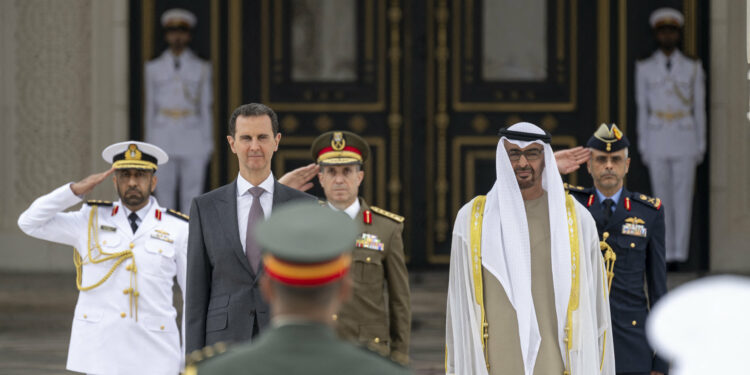 أول بيان رسمي.. دولة الإمارات تعلق بعد ما جرى لبشار الأسد