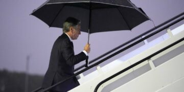 بلينكن يبدأ زيارة للأردن وتركيا لبحث الوضع في سوريا