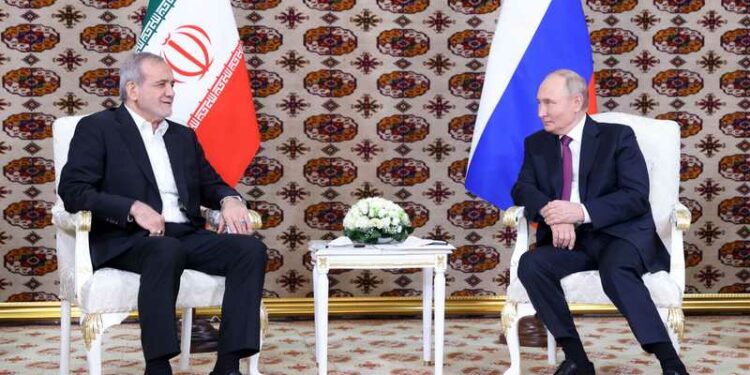 بوتين وبزشكيان يؤكدان دعم الأسد وأهمية “أستانا”