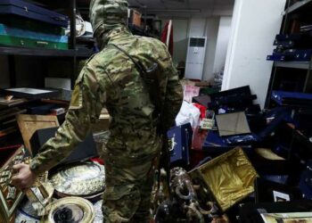 صورة أهدتها الملكة إليزابيث للأسد..ماذا يوجد بـ”غرفة الكنز”؟