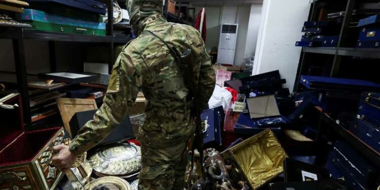 صورة أهدتها الملكة إليزابيث للأسد..ماذا يوجد بـ”غرفة الكنز”؟