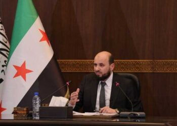 العَلَم الذي أثار جدلا حول مستقبل الحكم في سوريا