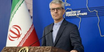 عقب تدنيس أحد الأماكن المقدسة.. طهران تستنكر اتهامها بالتدخل في شأن سوريا وتدعو لاحترام حقوق الأقليات