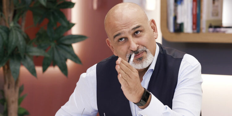 هل يعتزم جمال سليمان الترشح لرئاسة سوريا؟