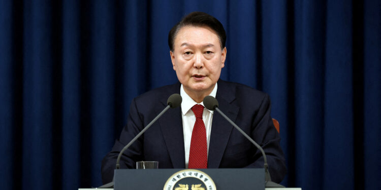 الأزمة تتصاعد.. شرطة كوريا الجنوبية تفتح تحقيقا بحق الرئيس بتهمة “التمرد”