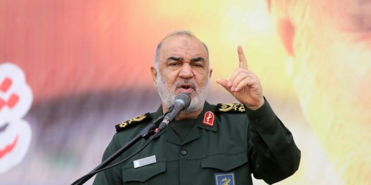 قائد الحرس الثوري: أبلغنا المعنيين عسكرياً وسياسياً بتحركات المسلحين في سوريا لكن لم تكن هناك “إرادة للتغيير”.. وقواتنا آخر من غادر المعركة