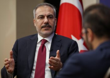 فيدان يدعو لإزالة “هيئة تحرير الشام” من قوائم الإرهاب ويرد على ترامب