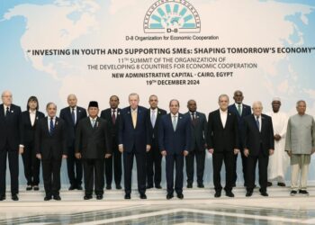 قمة مجموعة الثماني الإسلامية تبدأ أعمالها في القاهرة