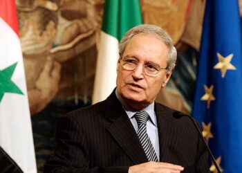 هل يتولّى فاروق الشرع إدارة الحوار الوطني السوري الجديد؟