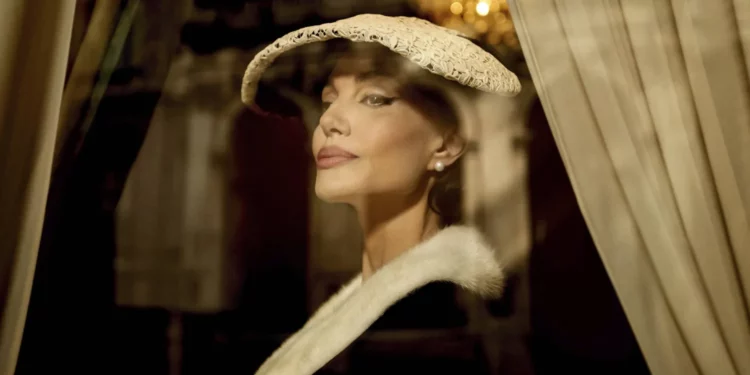 أنجلينا جولي تتحدث عن «عدم أخذها على محمل الجد» كفنانة… 