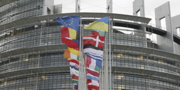 الاتحاد الأوروبي يطلق جسرا جويا إنسانيا إلى سوريا